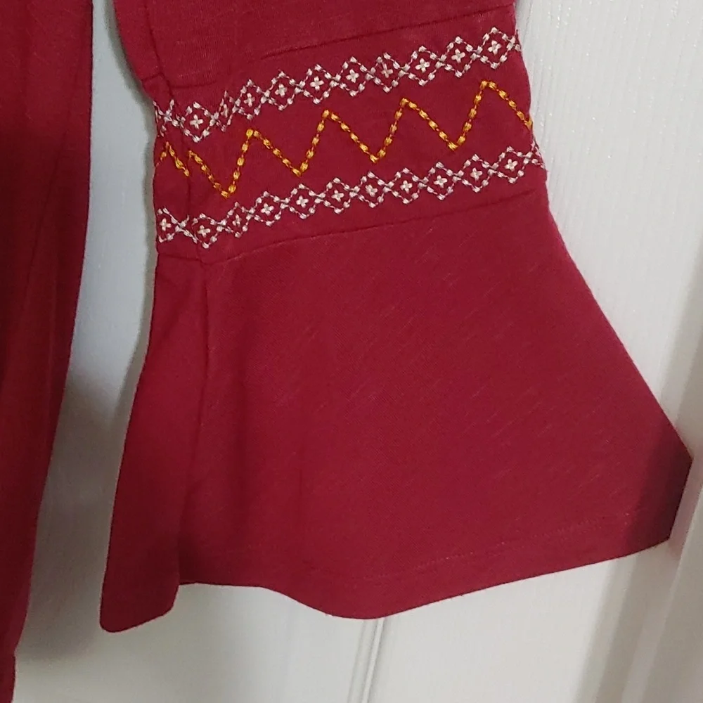 Embroidered Boho Style V-Neck Top Women's sz Md-Lg Deep Red Flared Sleeves EUC - Picture 4 of 5